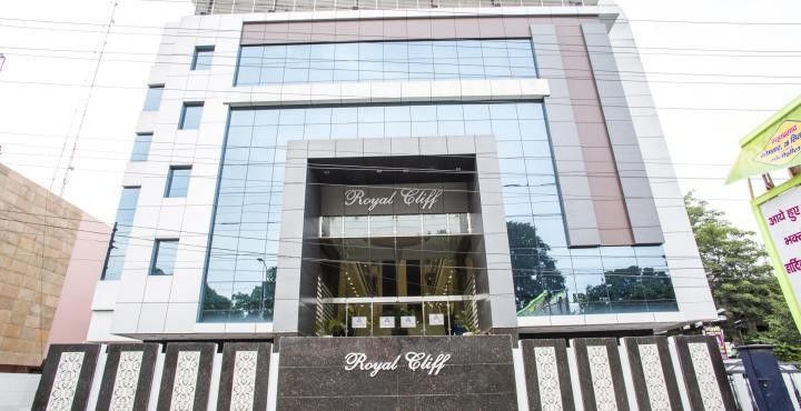 Hotel Royal Cliff Kanpur Exterior photo