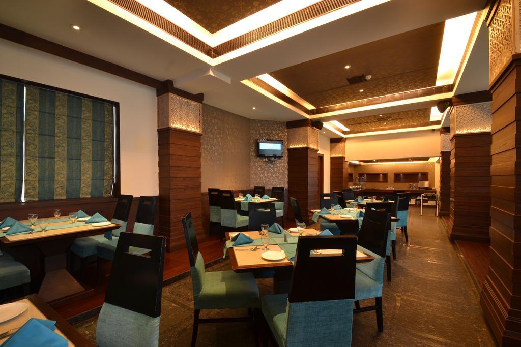 Hotel Royal Cliff Kanpur Exterior photo