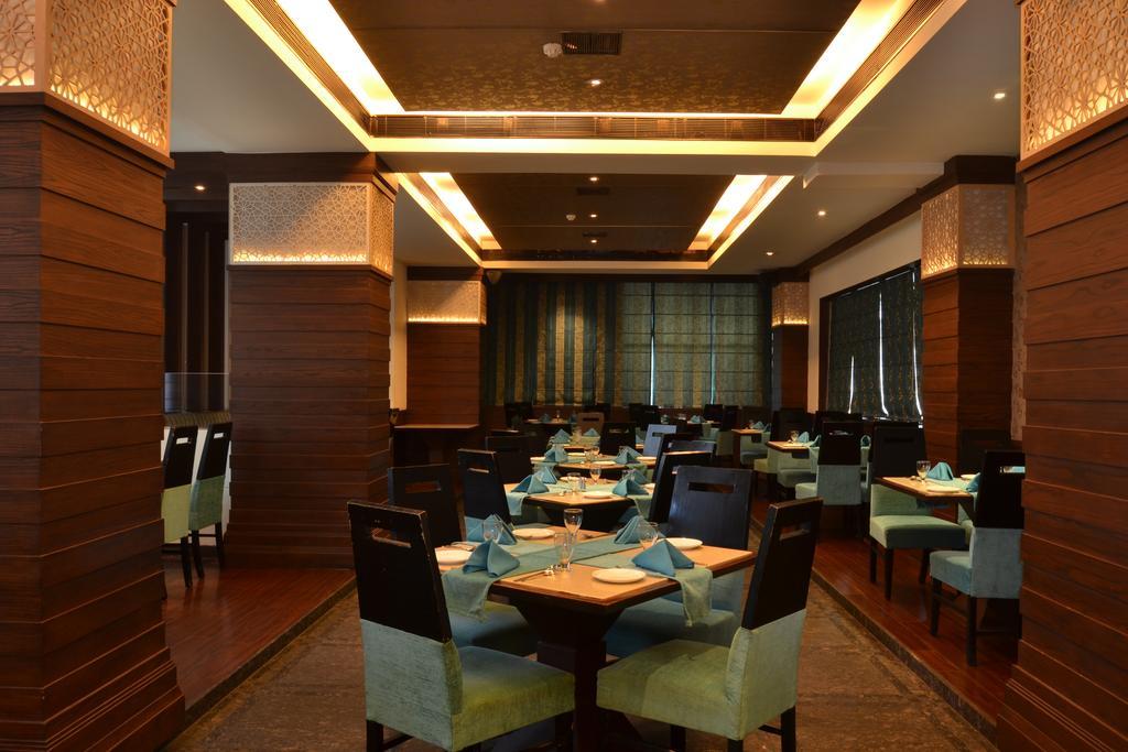 Hotel Royal Cliff Kanpur Exterior photo