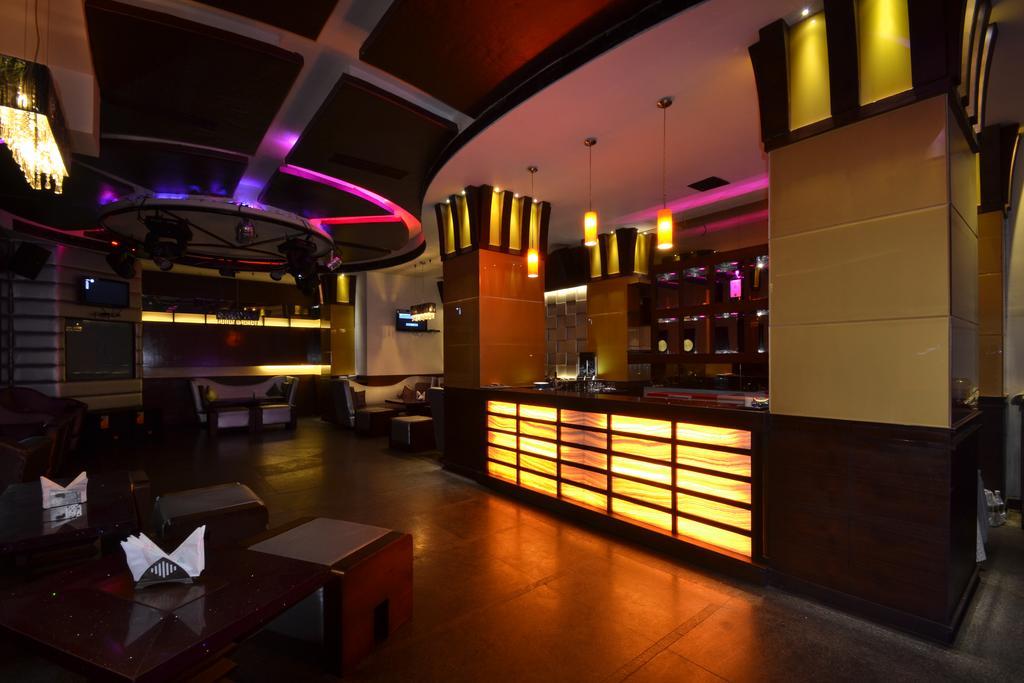 Hotel Royal Cliff Kanpur Exterior photo