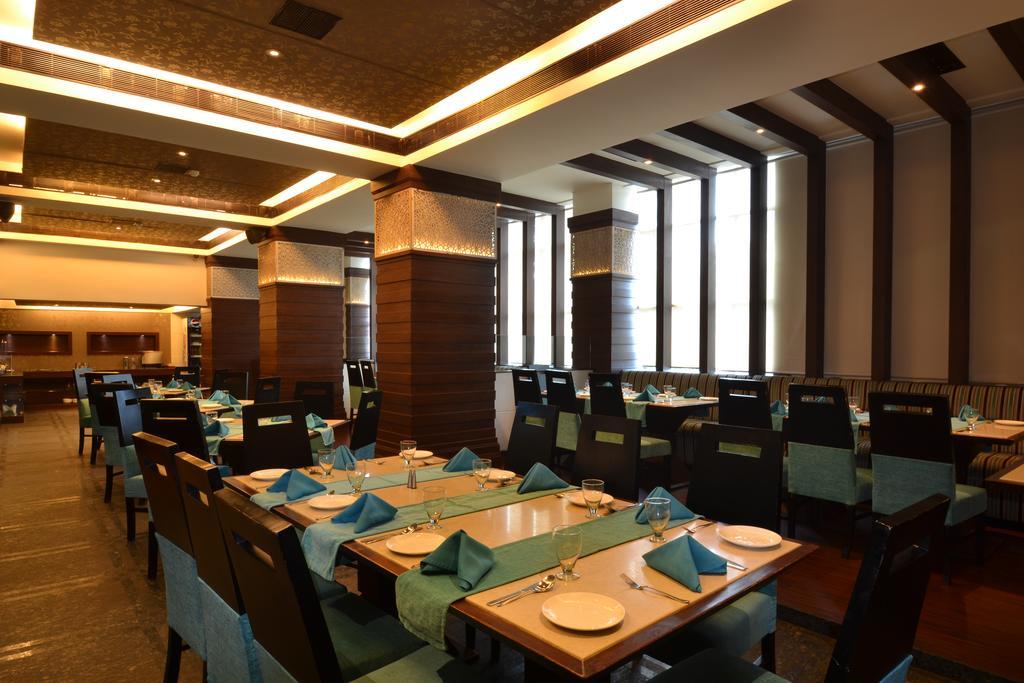 Hotel Royal Cliff Kanpur Exterior photo