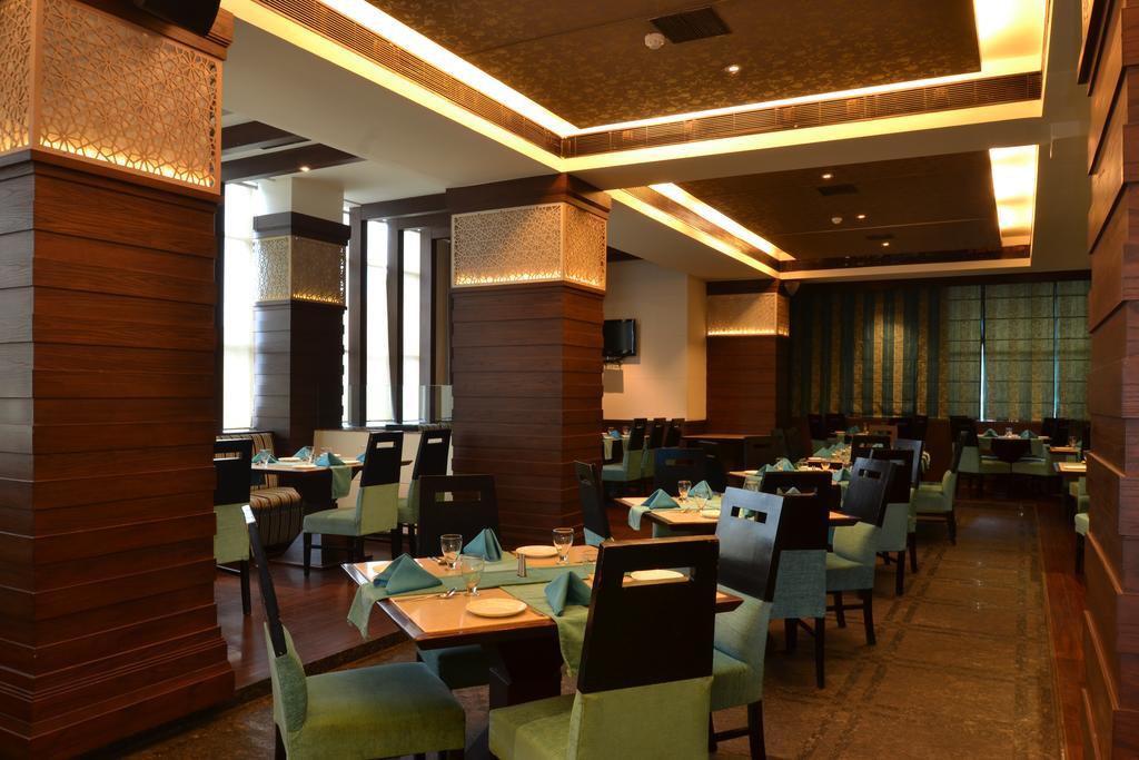 Hotel Royal Cliff Kanpur Exterior photo