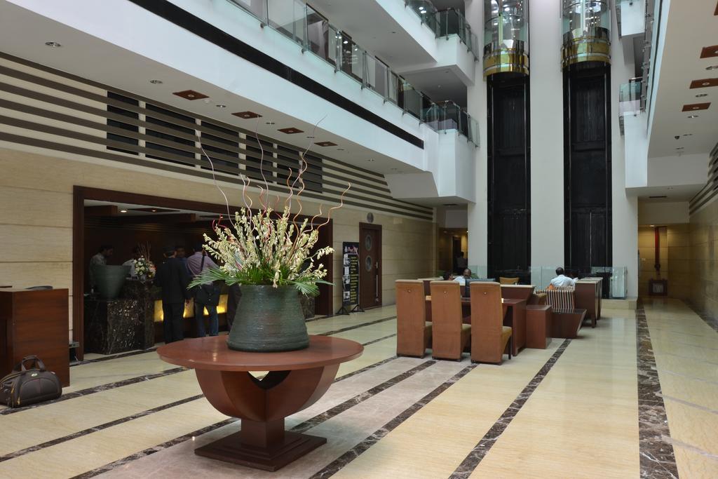 Hotel Royal Cliff Kanpur Exterior photo