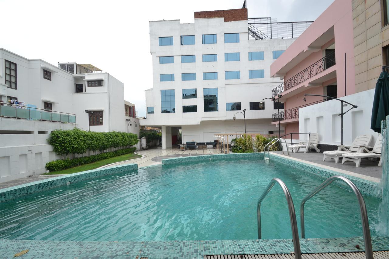 Hotel Royal Cliff Kanpur Exterior photo