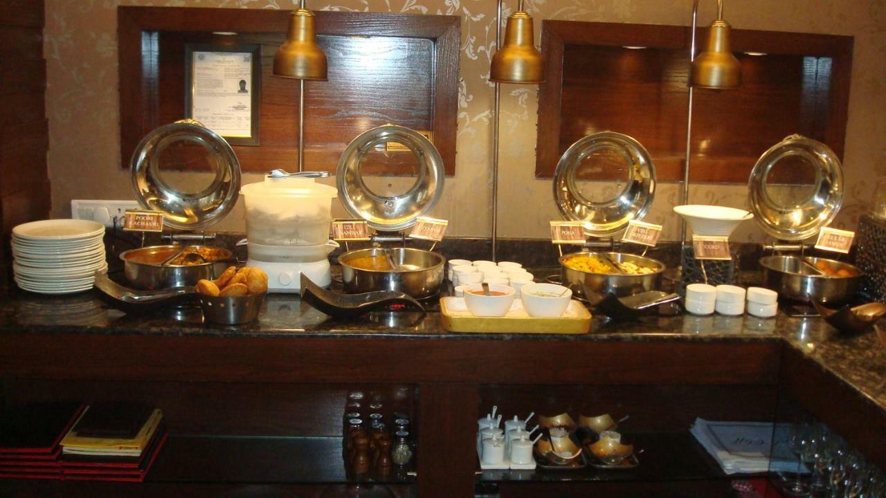 Hotel Royal Cliff Kanpur Exterior photo
