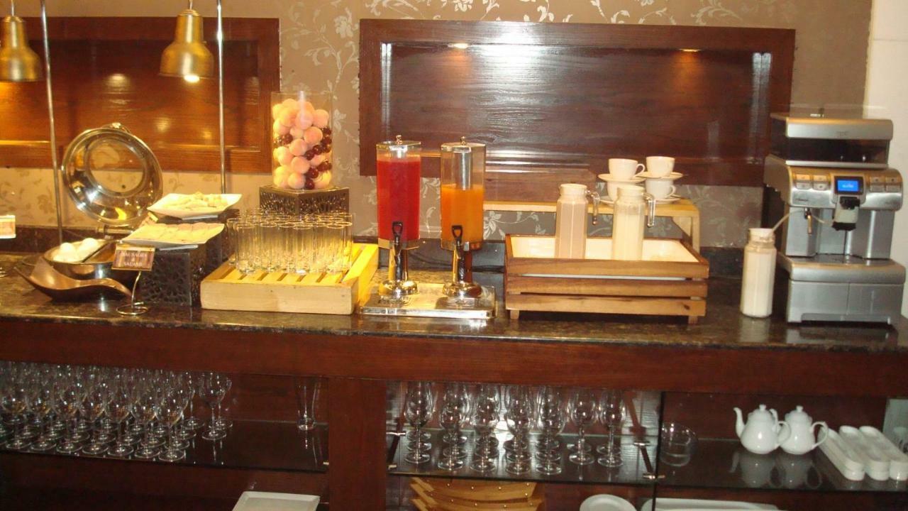 Hotel Royal Cliff Kanpur Exterior photo